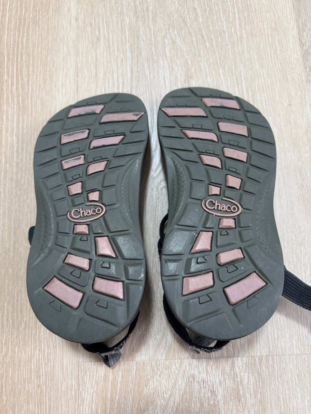 Chaco Kids Black Strappy Sport Sandals with Reflective Detailing - Picture 4 of 4